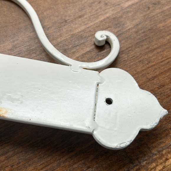 Vintage Cream Coloured Metal Painted Wrought Iron Towel Holder With Ring - Picture 8 of 11